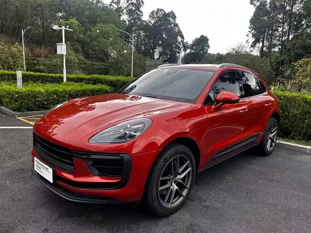 PORSCHE MACAN