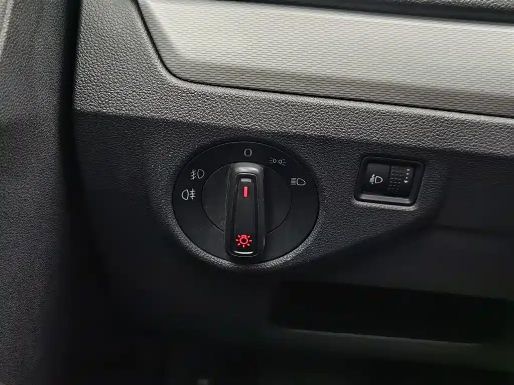 Volkswagen Lavida Tour 2017 180TSI DSG Comfort Edition фото 21