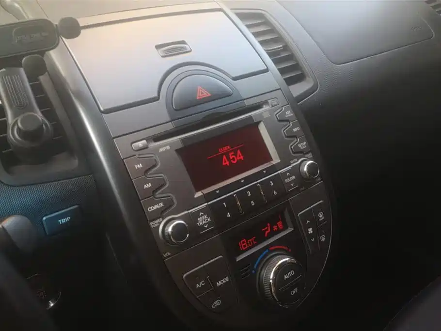 Kia Soul 2013 1.6L AT Premium фото 13
