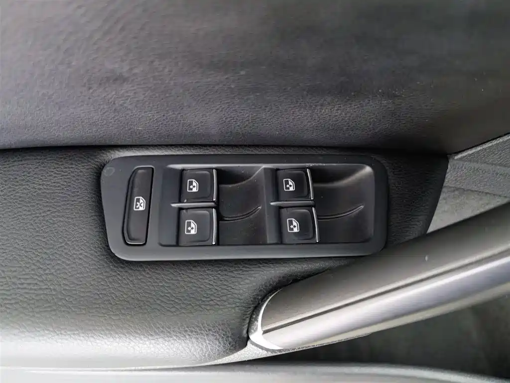 Volkswagen Golf 2016 1.6L Automatic Comfort фото 9