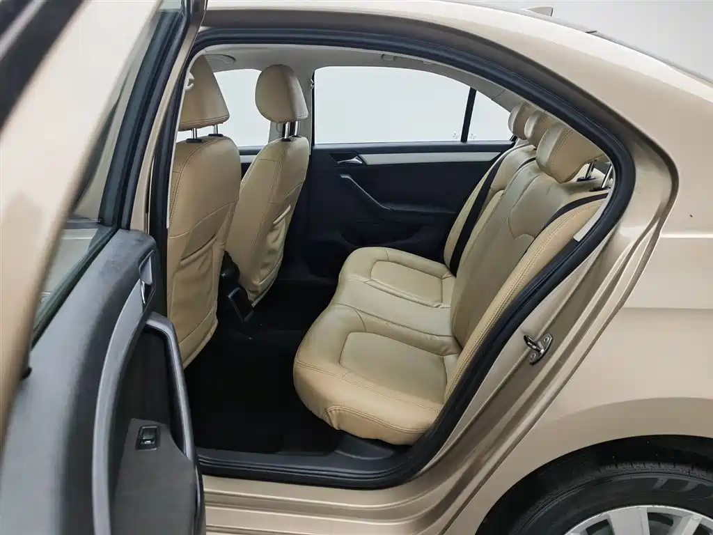 Volkswagen Jetta 2013 1.6L Manual Comfort фото 15
