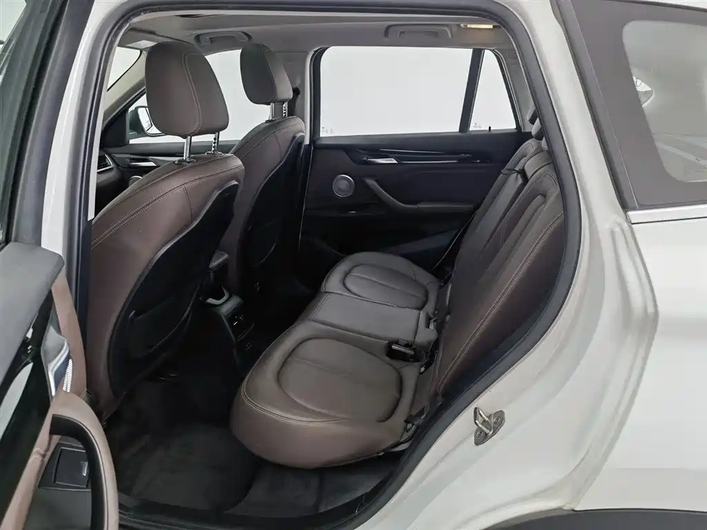 BMW X1 2022 sDrive25Li Leading фото 15