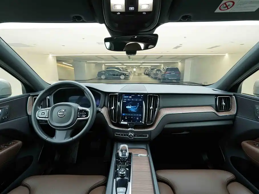VOLVO XC60 PLUG-IN HYBRID