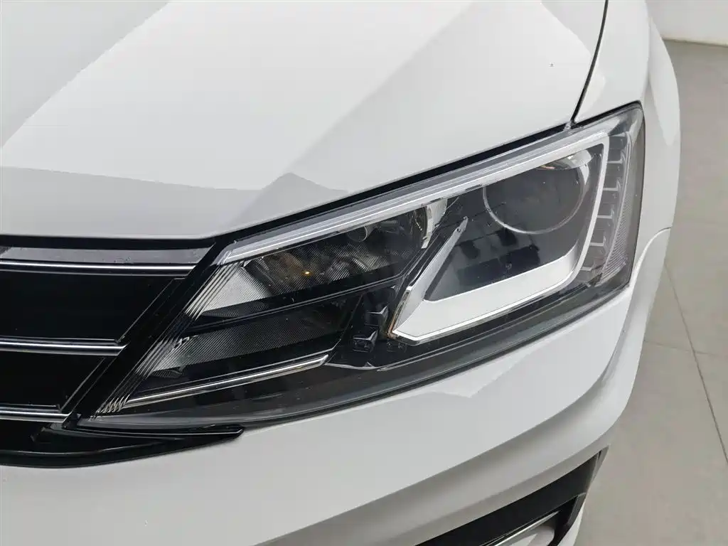 Volkswagen Sagitar 2018 280TSI DSG Spark Edition фото 7