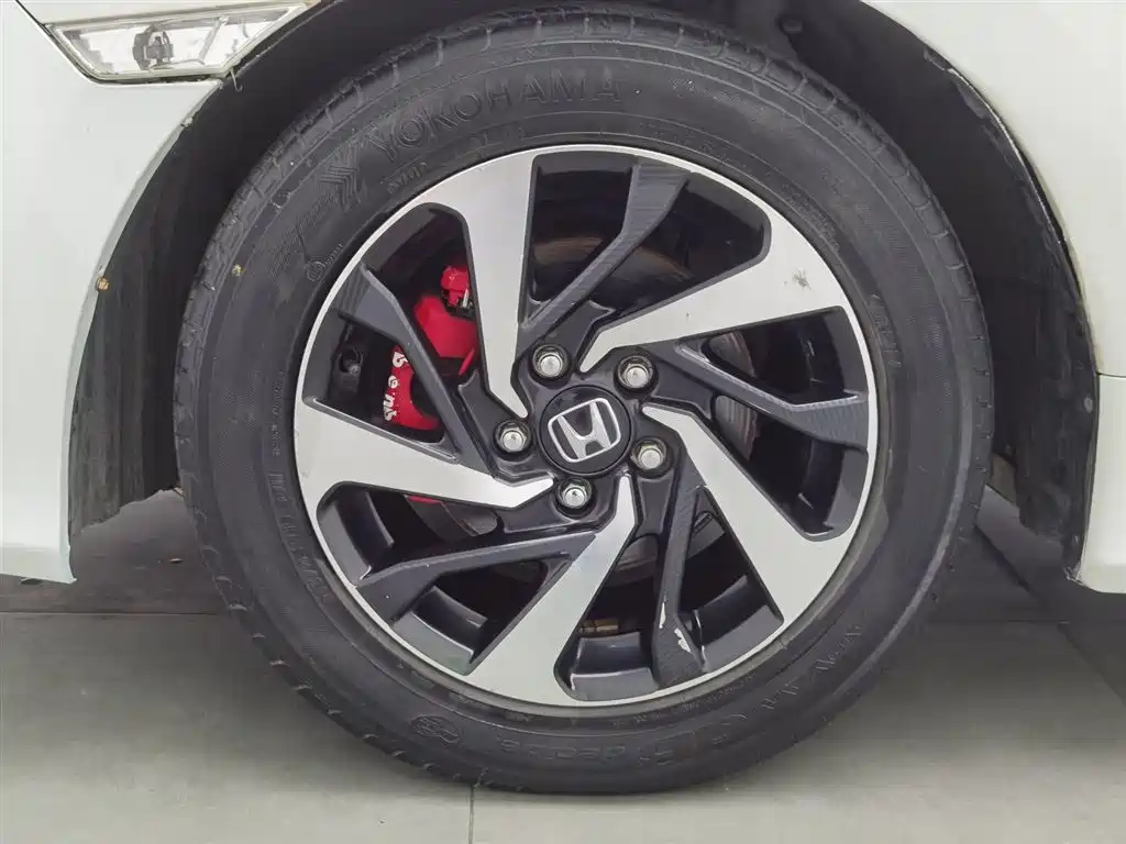 Honda Civic 2016 220TURBO CVT Luxury Edition фото 17