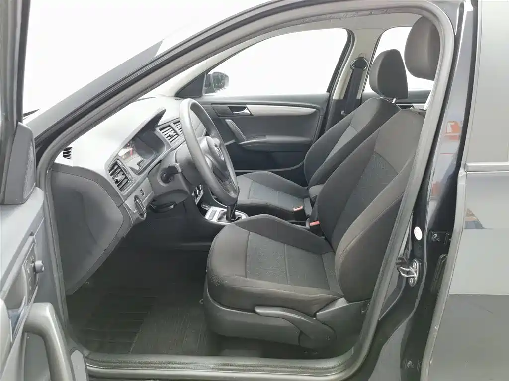 Volkswagen Lavida 2013 Facelift Classic 1.6L Manual Trend фото 10