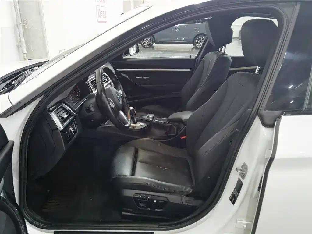 BMW 3 Series GT 2020 320i M Sport Package фото 10