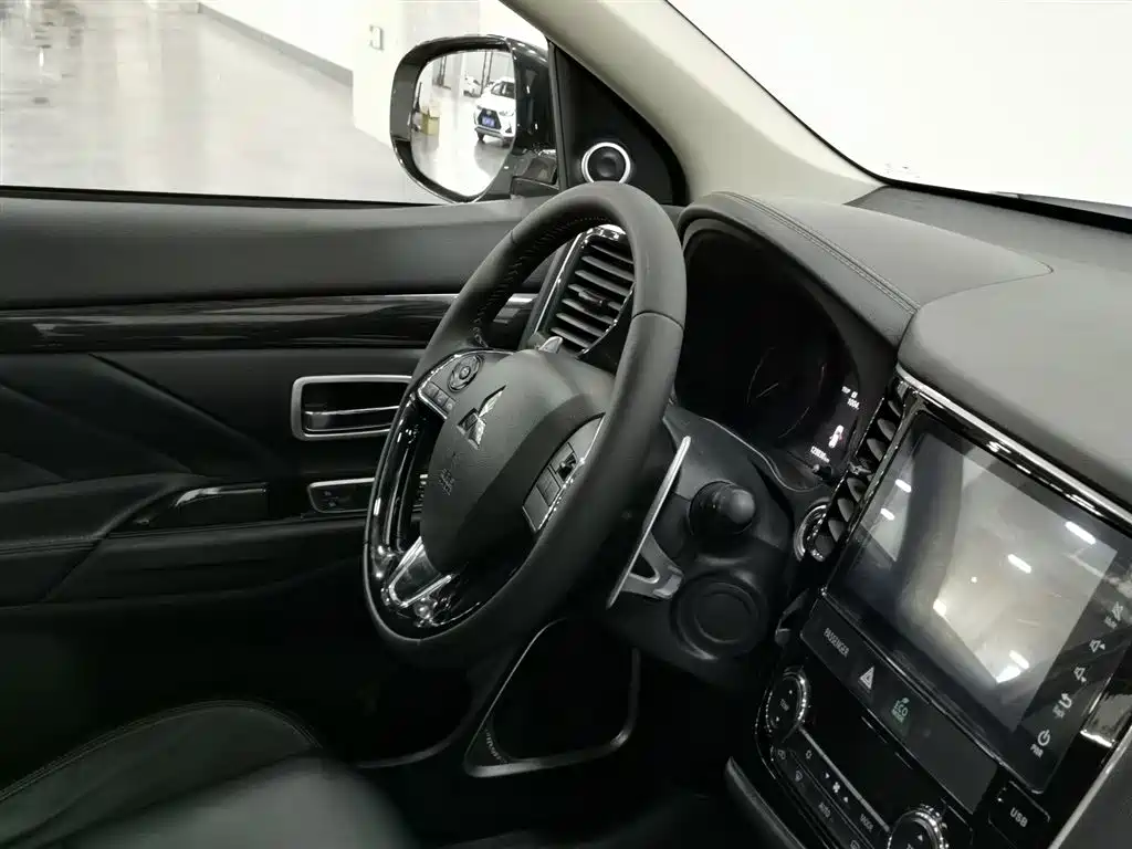 Mitsubishi Outlander 2019 2.4L 4WD Deluxe Edition 5-seater China V фото 22