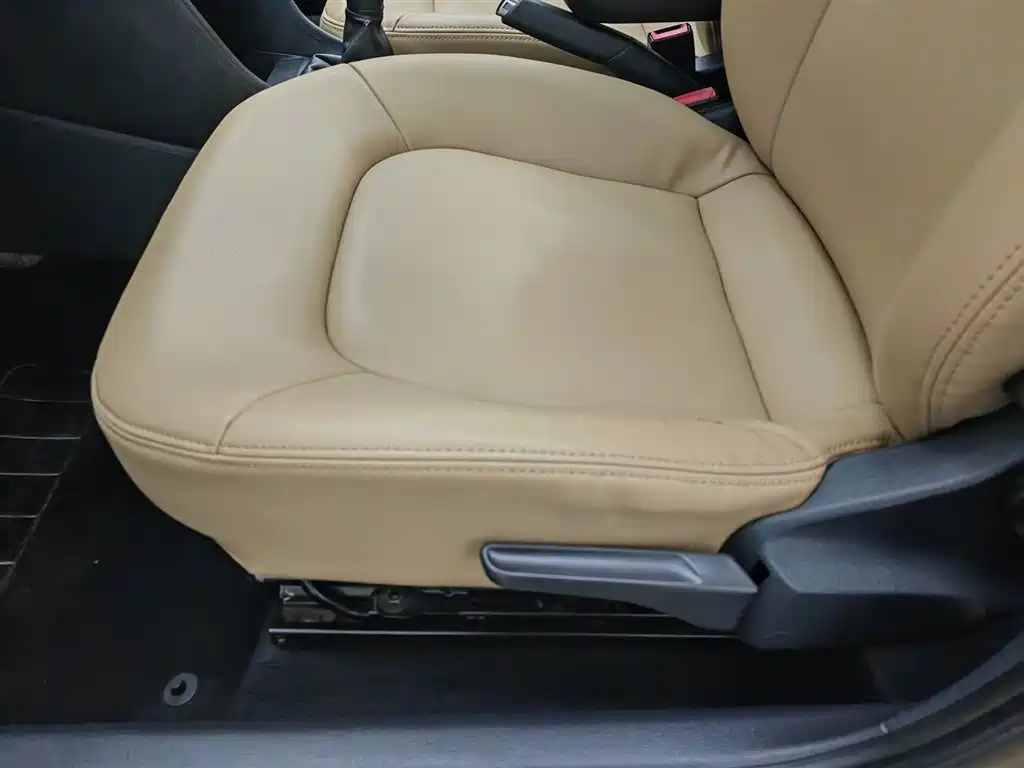Volkswagen Jetta 2013 1.6L Manual Comfort фото 20