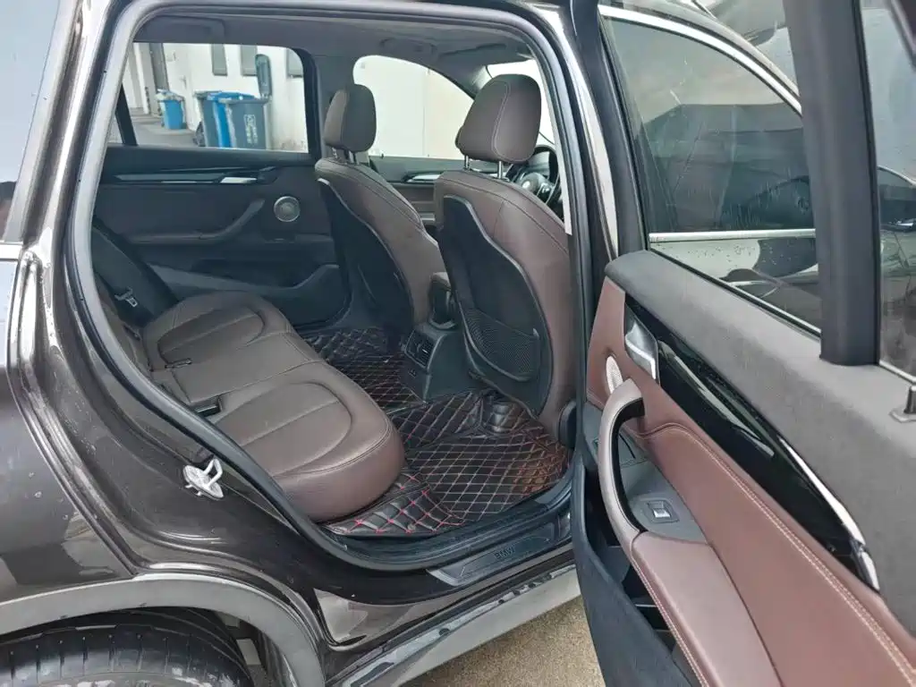 Фото 11 - BMW X1