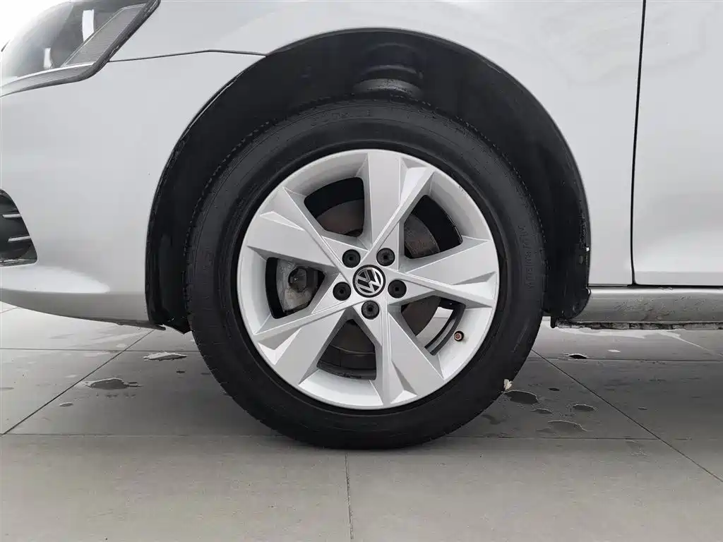 Volkswagen Bora 2014 1.6L Automatic Comfort Edition фото 17