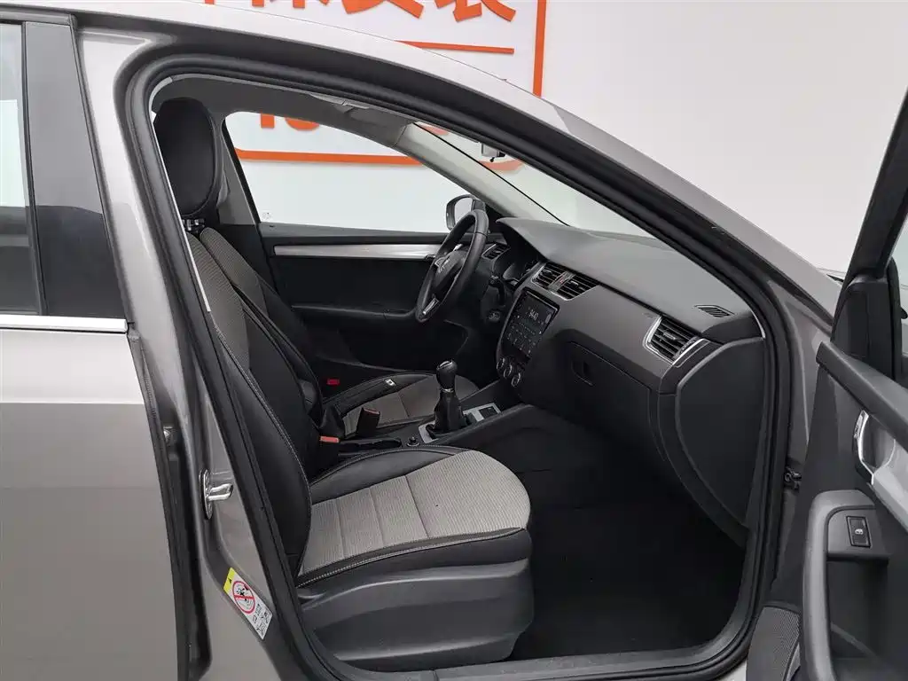 Škoda Octavia 2017 1.6L Manual ChuangXing фото 23
