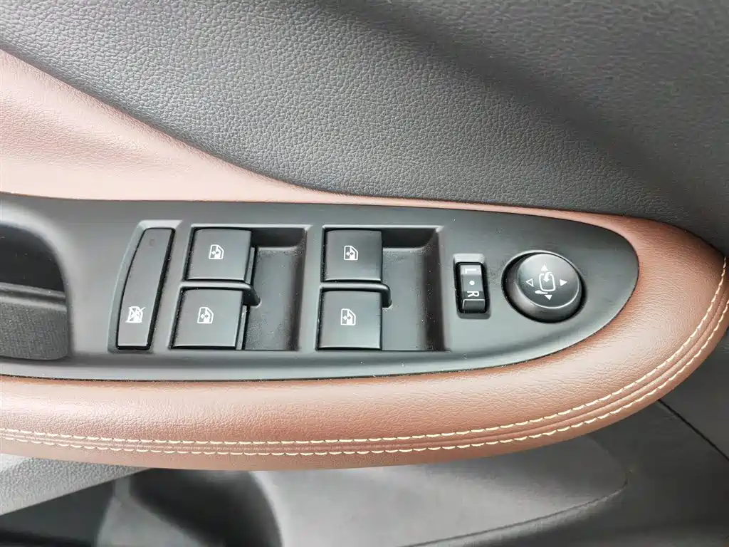 Buick Envision Plus 2017 20T FWD Elite фото 9