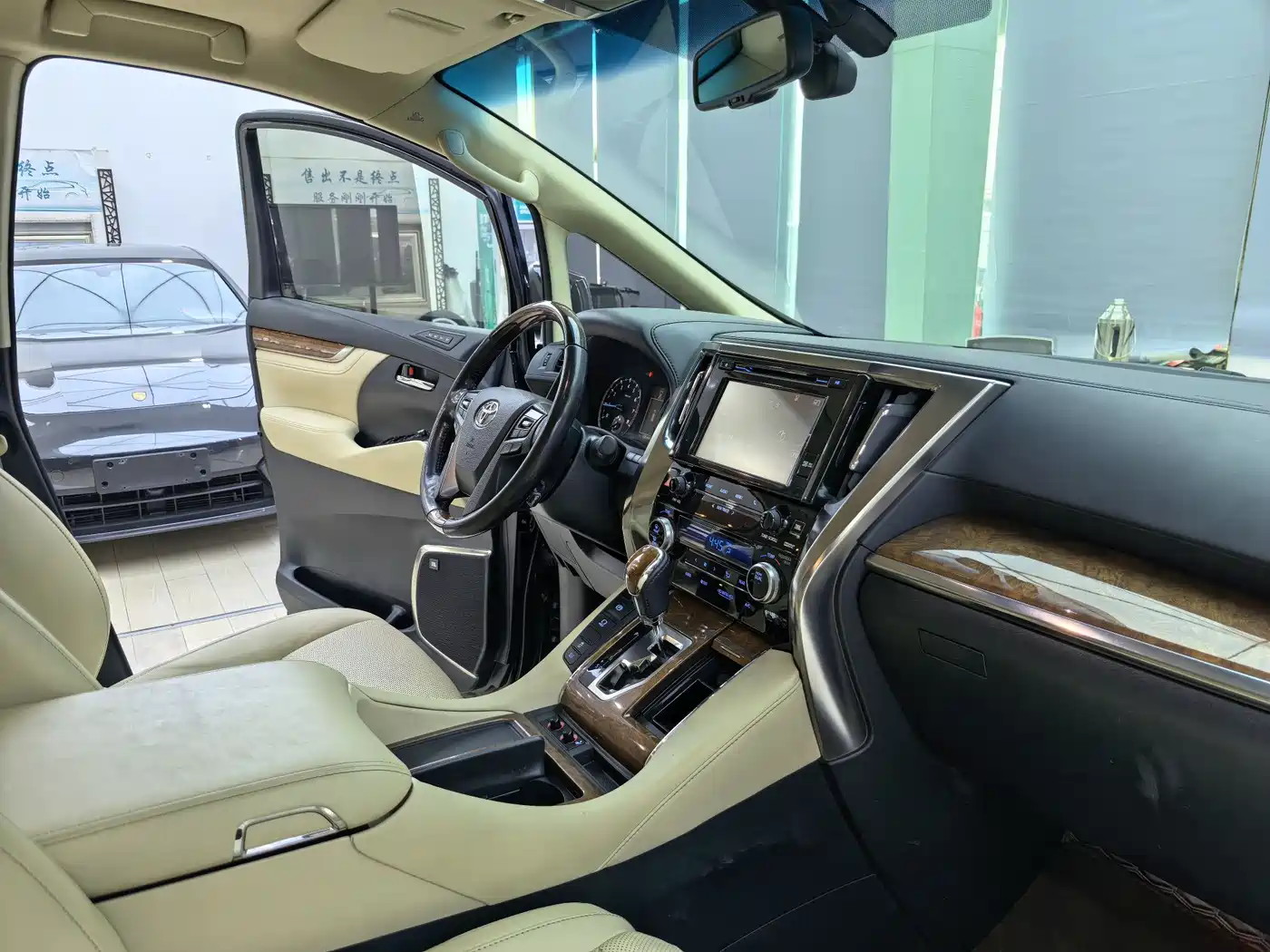 Toyota Alphard 2015 3.5L Premium Edition фото 10