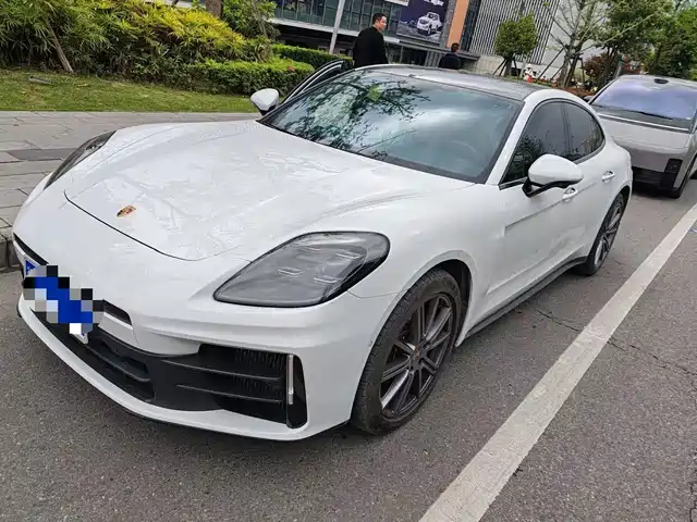 PORSCHE PANAMERA