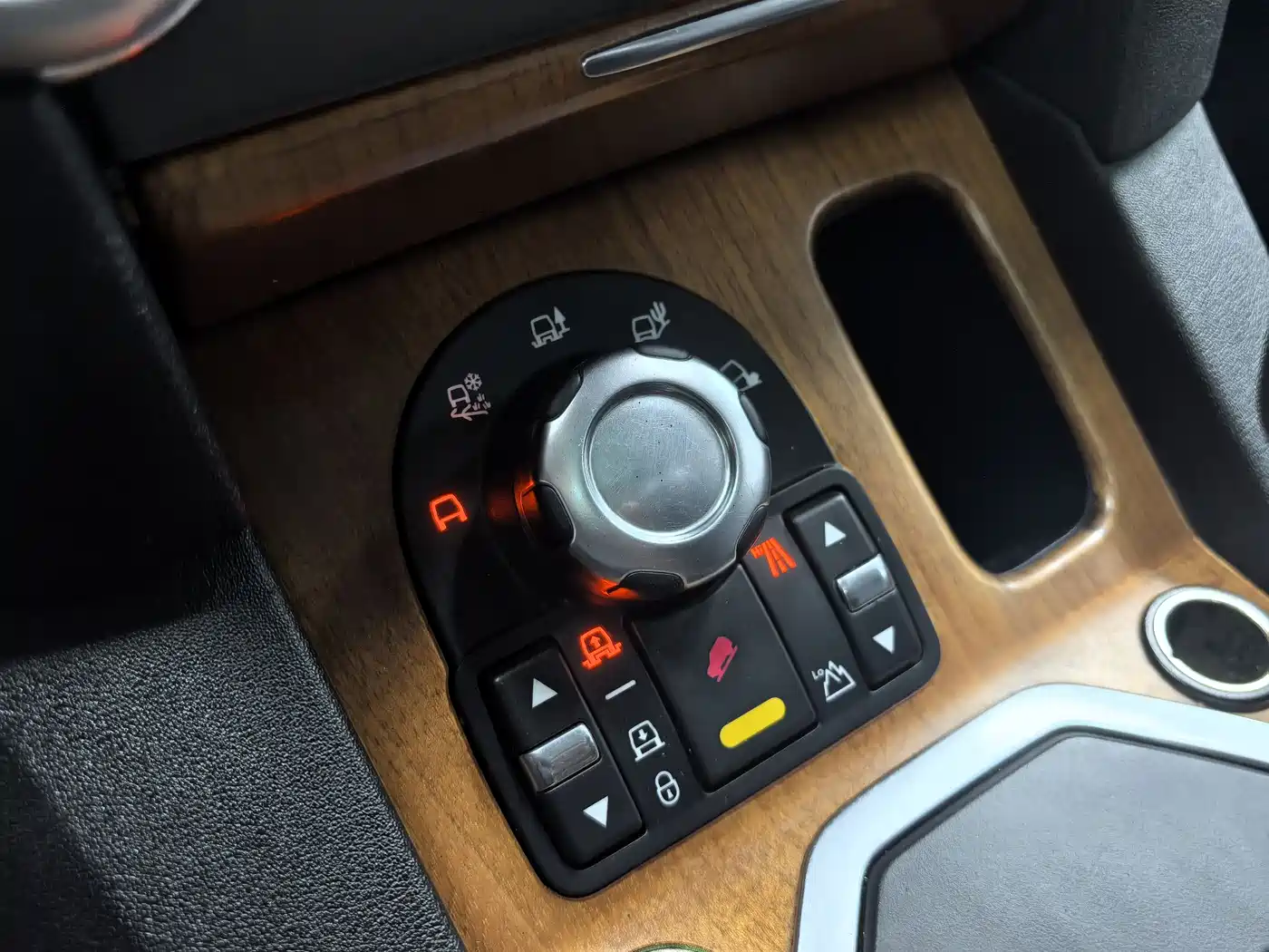 Land Rover Discovery 2011 5.0 V8 HSE фото 12