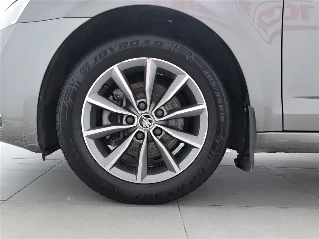 Škoda Octavia 2017 1.6L Manual ChuangXing фото 17