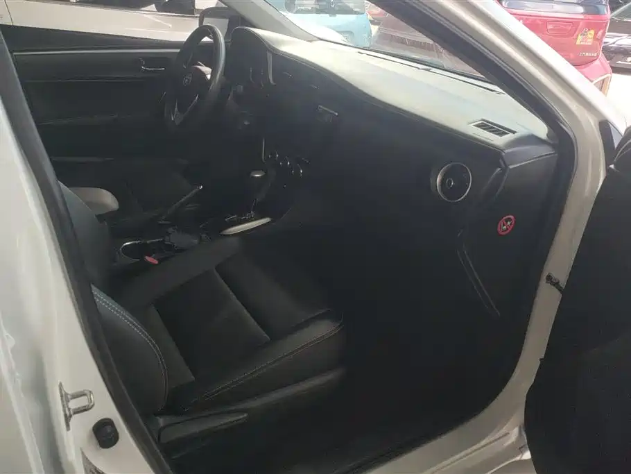 Toyota Corolla 2018 1.2T S-CVT GL Smart Edition фото 8