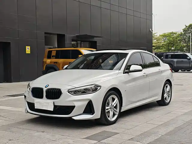 BMW 1 SERIES