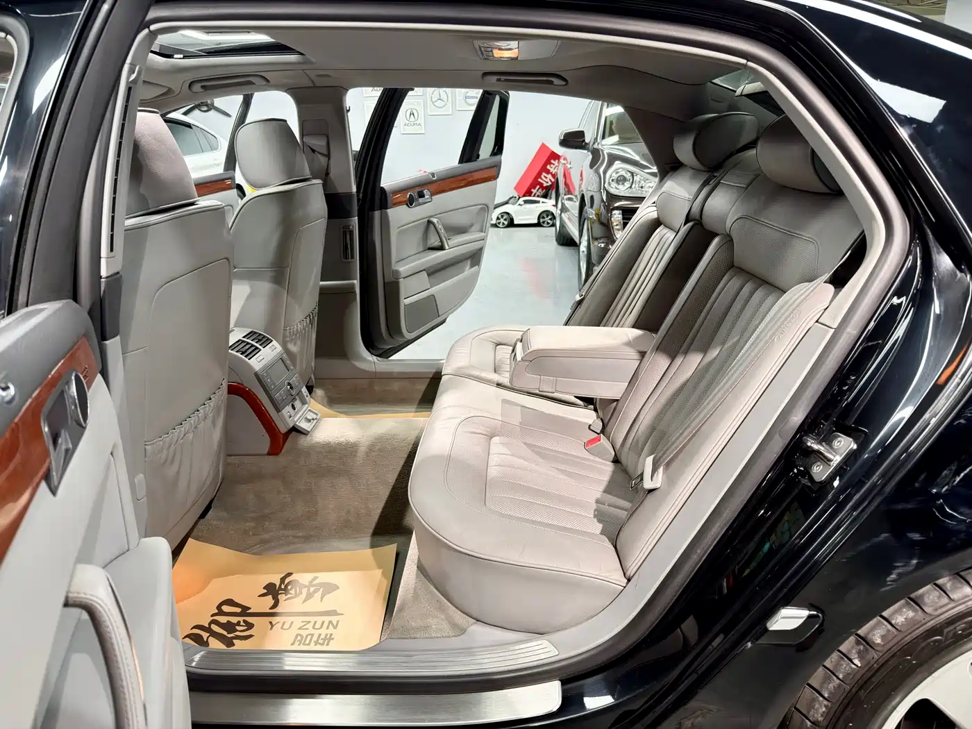 Volkswagen Phaeton 2007 Model 3.2L V6 5-Seat Base фото 9