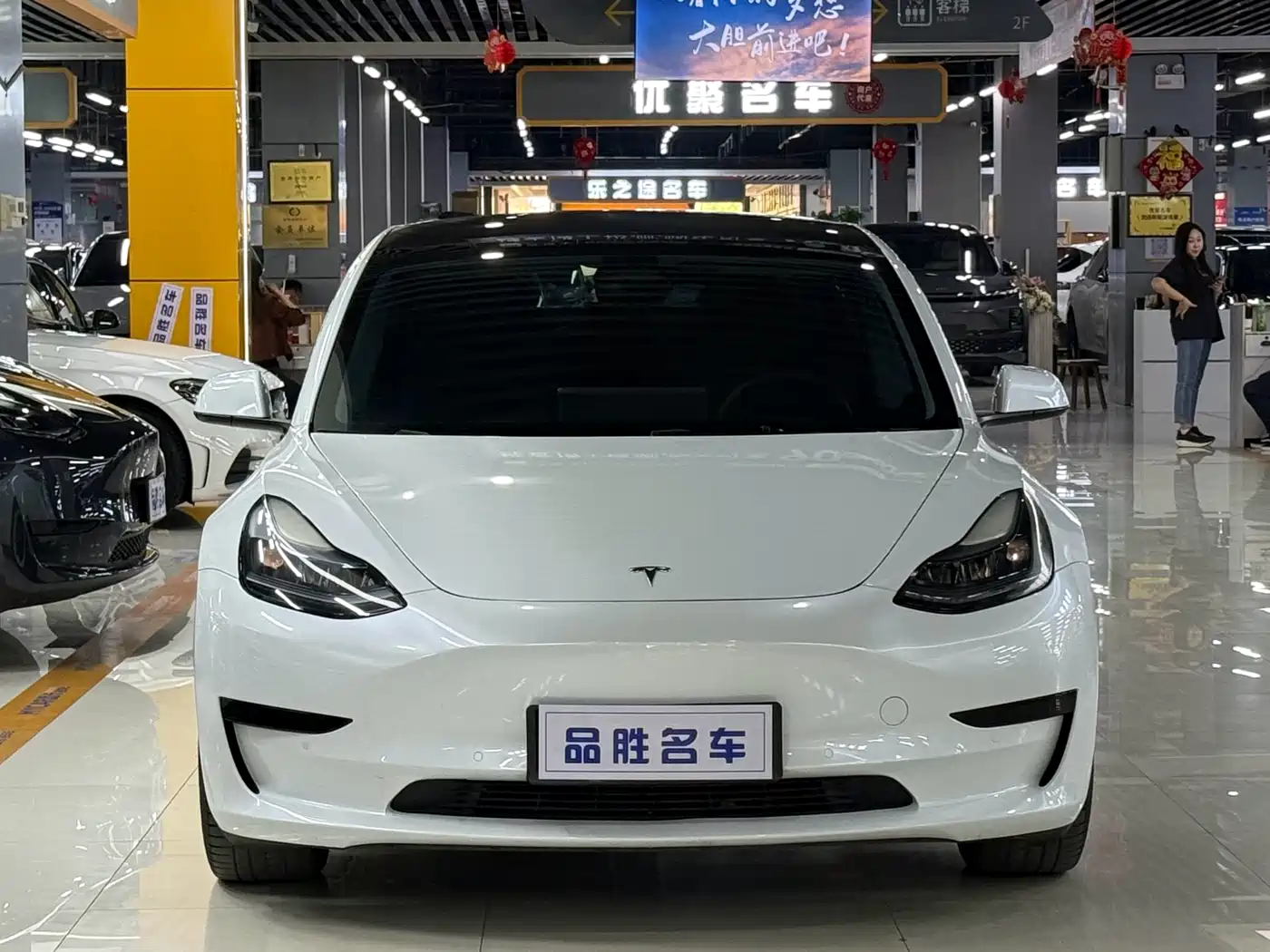 TESLA MODEL 3