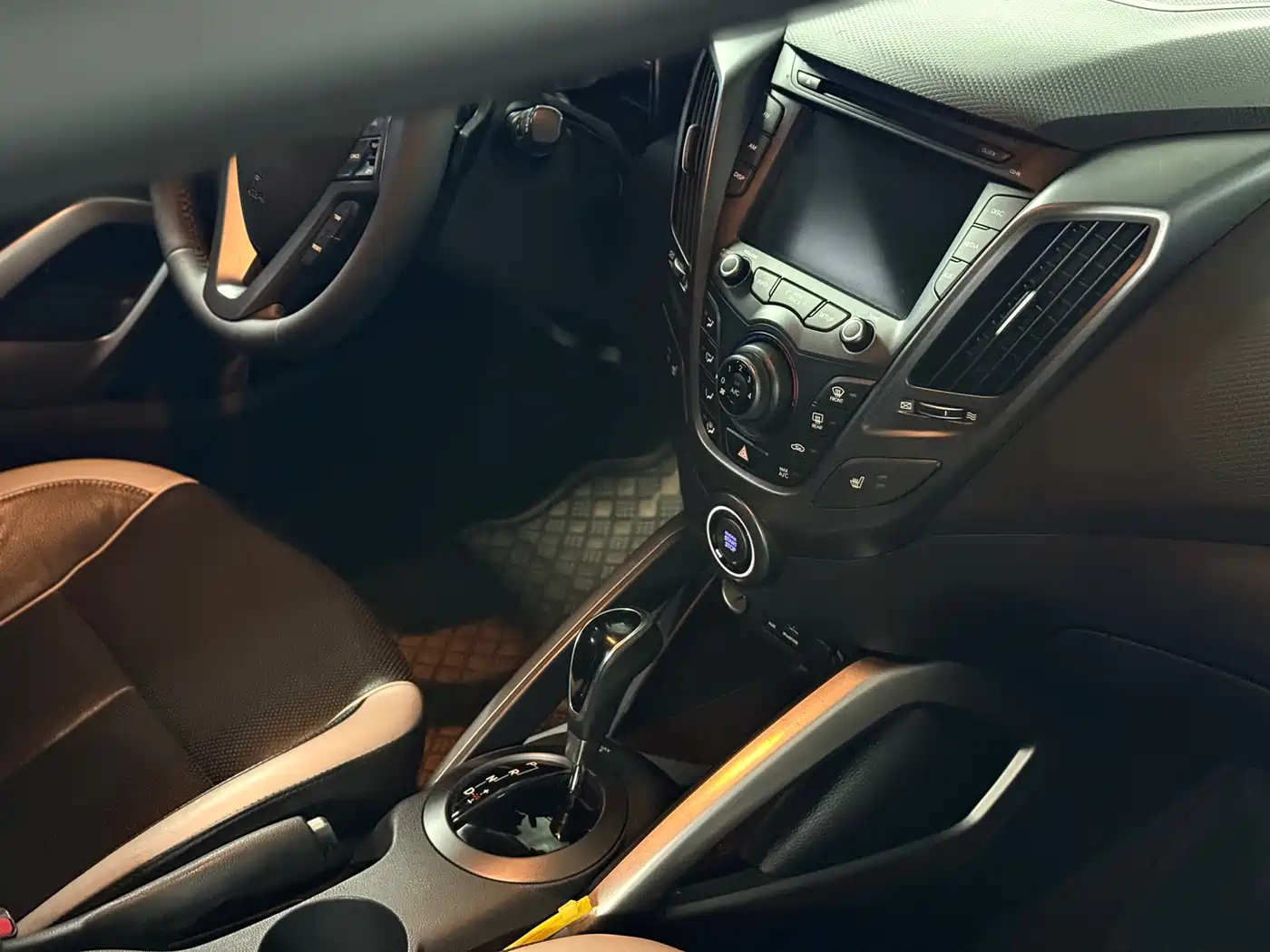 Hyundai Veloster 2012 1.6T Automatic Luxury фото 12