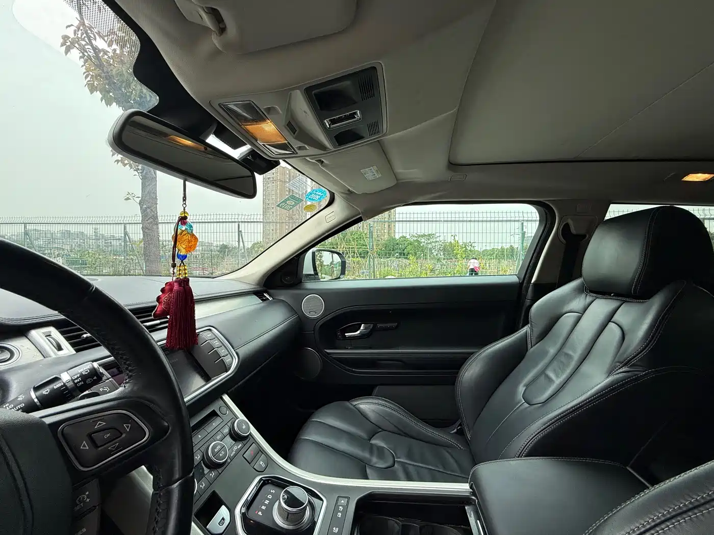 Land Rover Range Rover Evoque (Import) 2013 2.0T 3-Door Glamour Edition фото 9