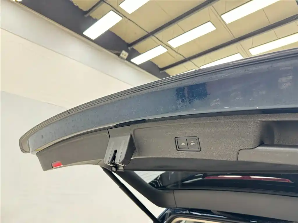Volkswagen Touareg 2022 2.0TSI Rui Shang Edition фото 17