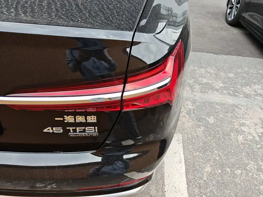 Фото 8 - Audi A6L
