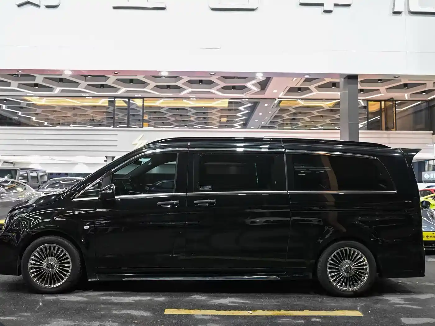 Mercedes-Benz Vito 2021 2.0T Business Edition 7-seater фото 3