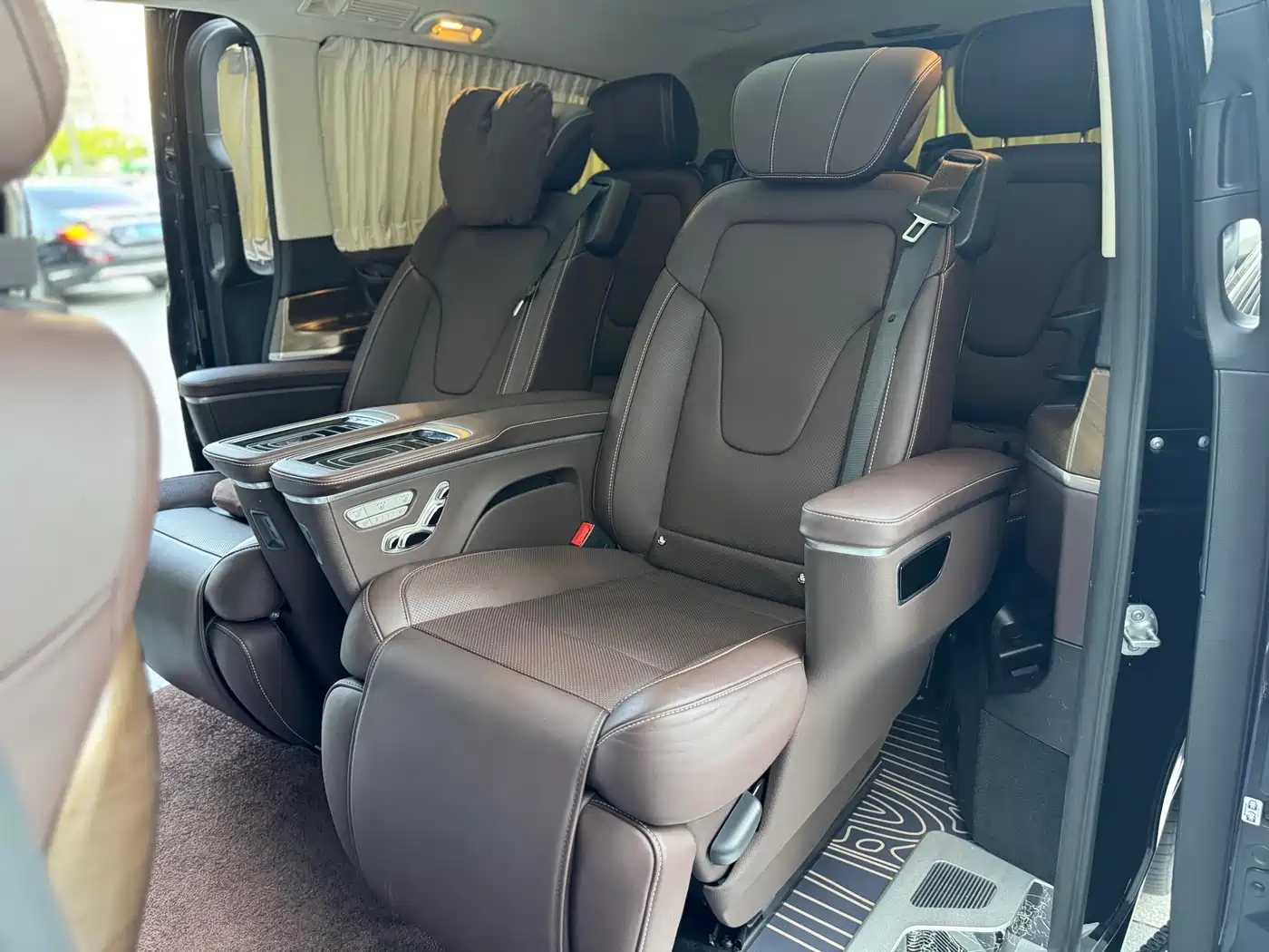 Mercedes-Benz V-Class 2022 V 260 L Long Wheelbase Luxury Edition фото 6