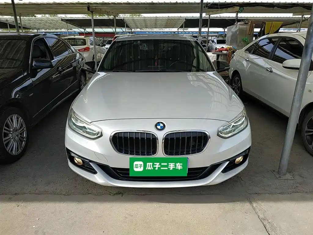 BMW 1 Series 2017 118i Sport фото 3