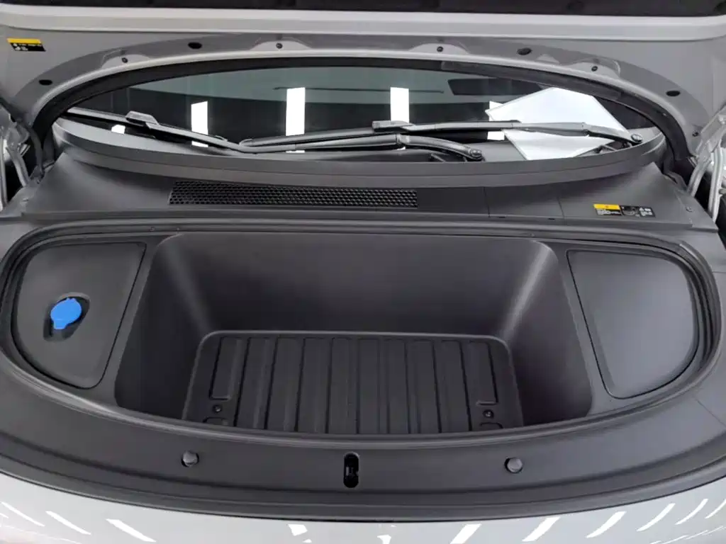 Li Auto i6 2025 2025 4WD Base Model
