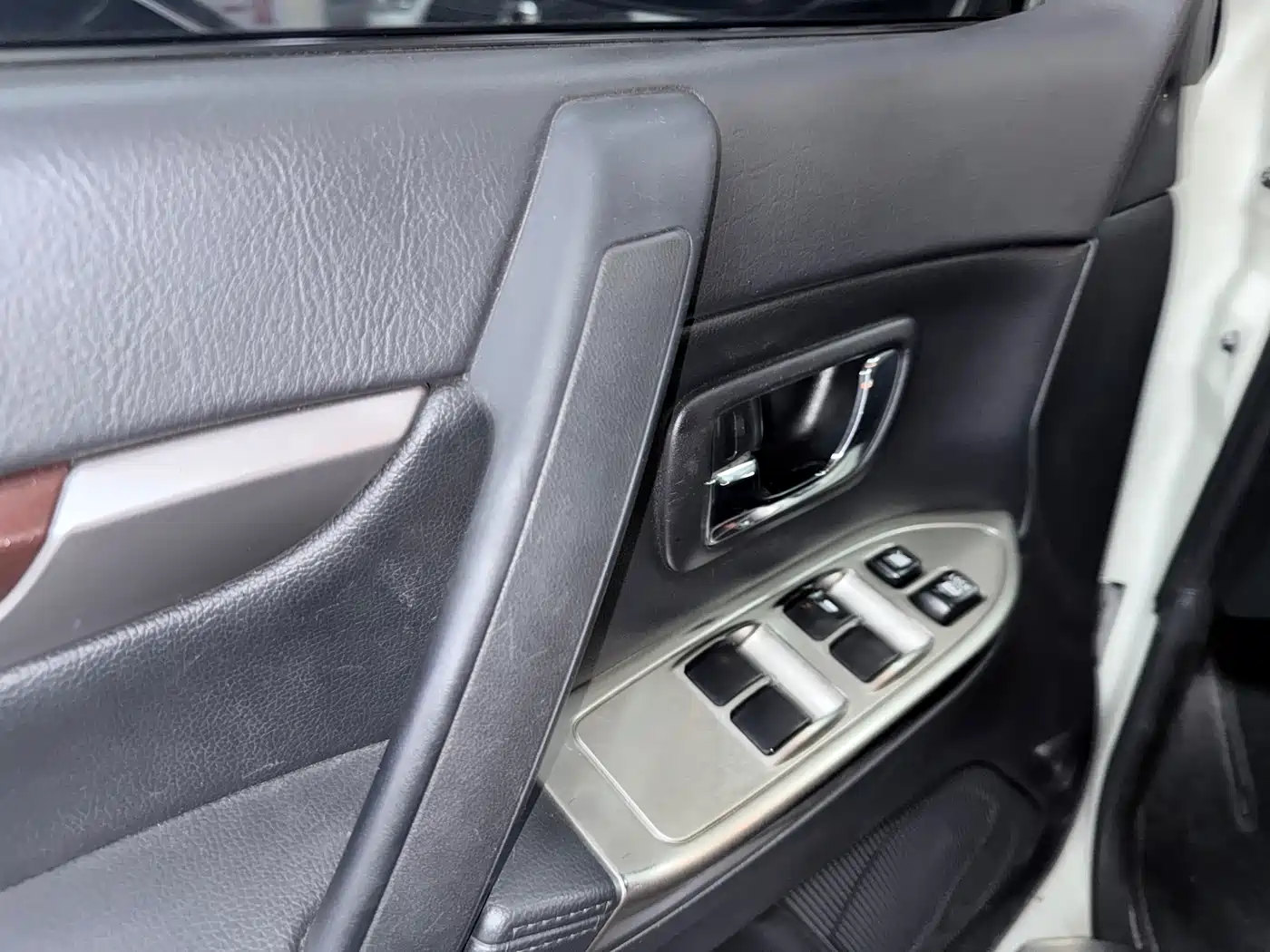 Mitsubishi Pajero (Import) 2020 3.0L Automatic Standard Edition фото 11