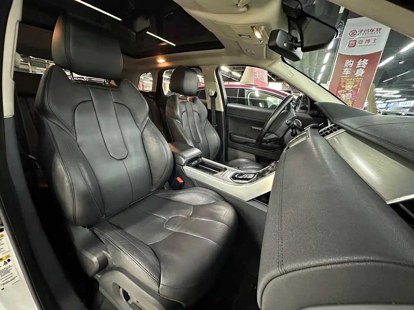 Land Rover Range Rover Evoque 2015 2.0T 5-Door Intelligent Edition фото 11