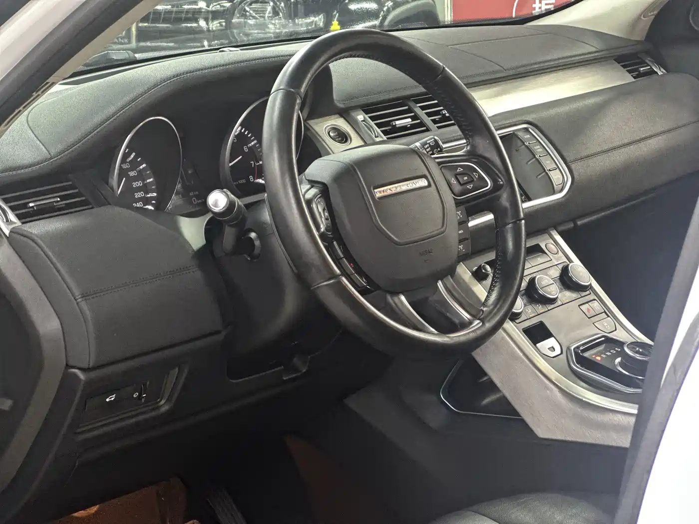 Land Rover Range Rover Evoque 2015 2.0T 5-Door Intelligent Edition фото 25
