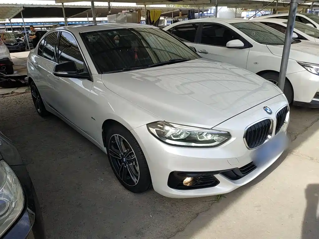 BMW 1 Series 2017 118i Sport фото 4