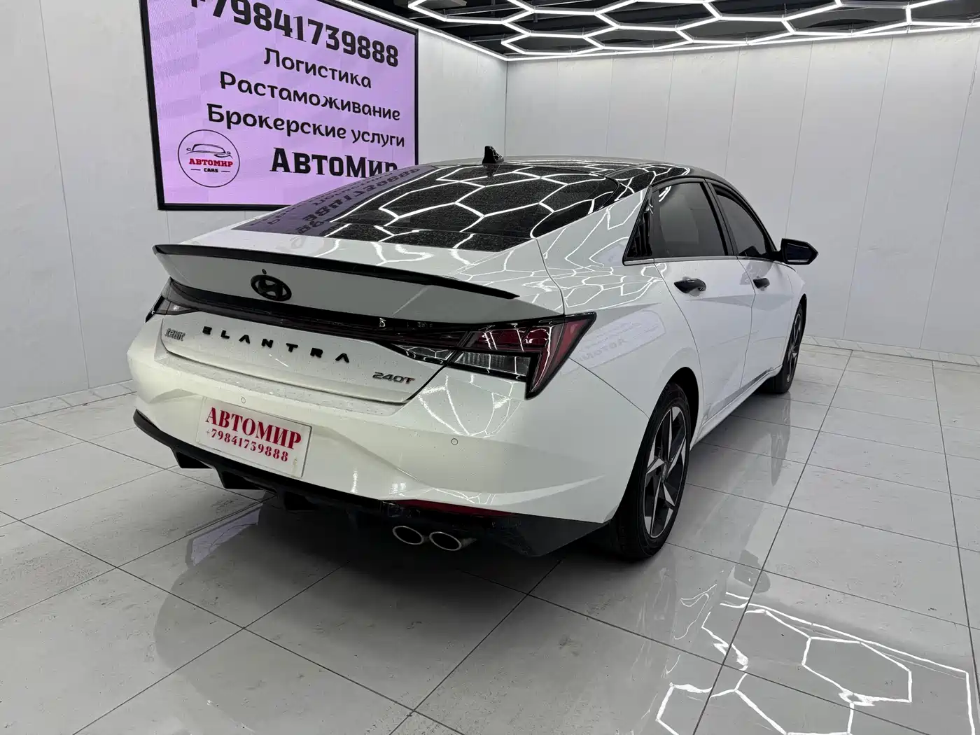Hyundai Elantra 2022 240TGDi DCT LUX Premium Edition фото 9