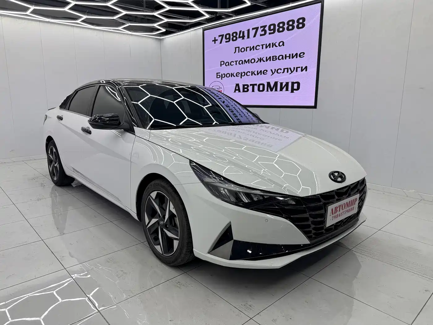 Hyundai Elantra 2022 240TGDi DCT LUX Premium Edition фото 3
