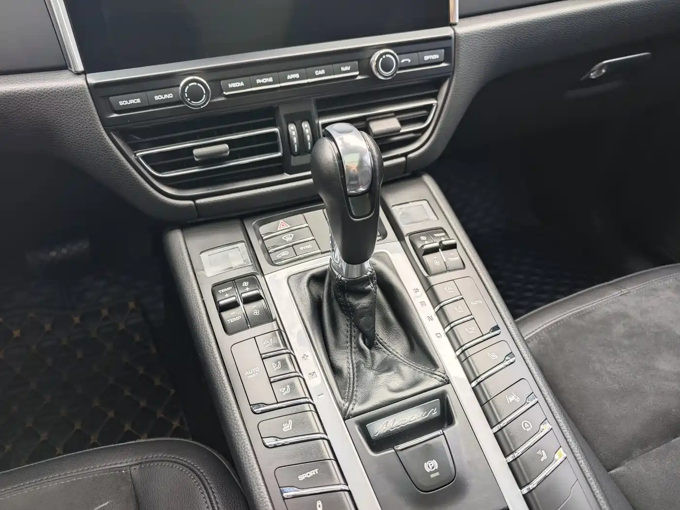 Porsche Macan 2018 Macan 2.0T фото 12