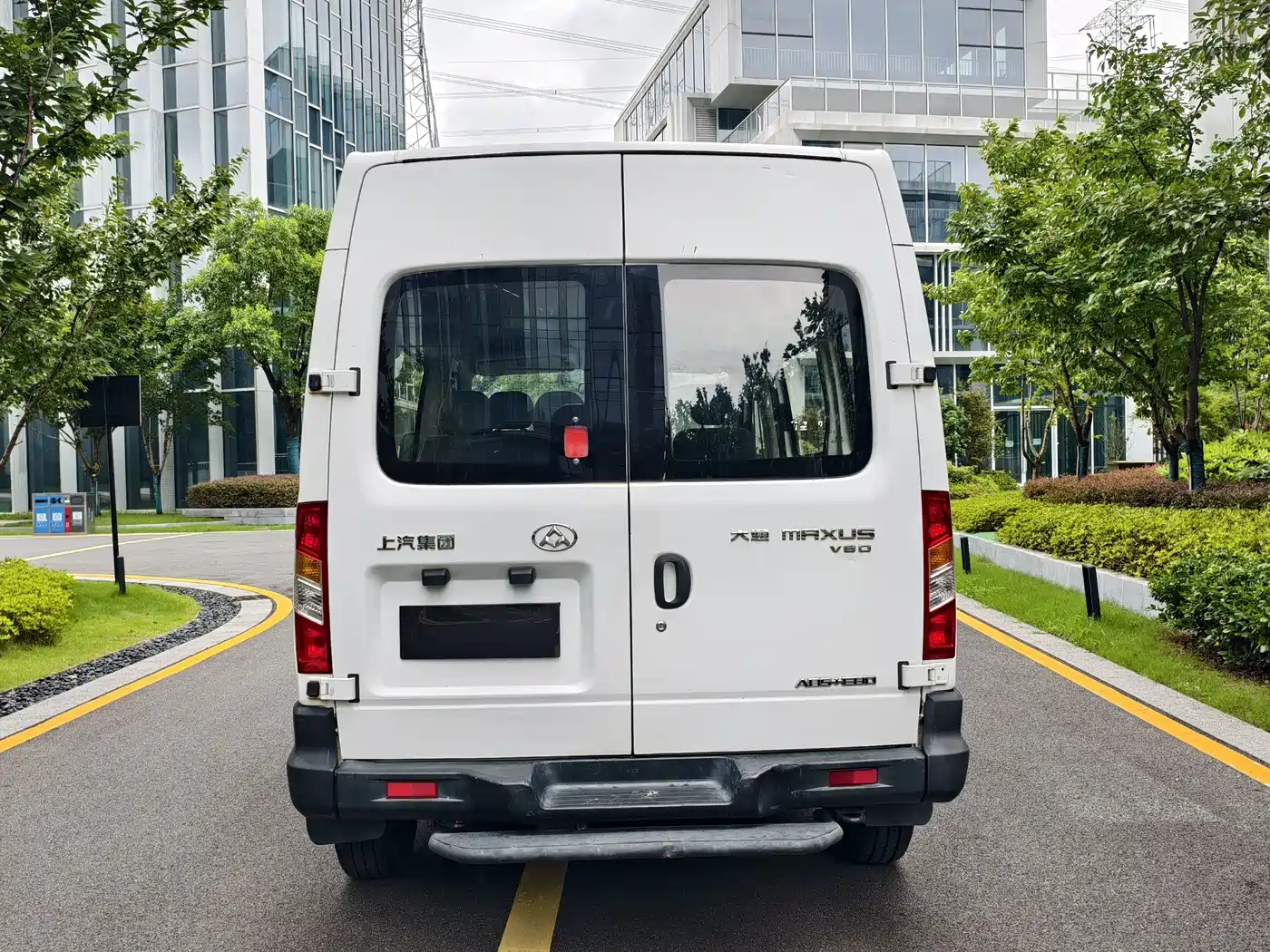 SAIC Maxus Xintu V80 2017 2017 2.5T 5-speed manual Aoyun Tong China V short wheelbase medium roof 5/6/10 seats