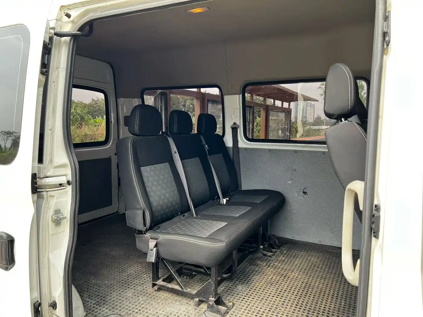 SAIC Maxus Xintu V80 2021 2.0T PLUS Manual Aoyun Short Wheelbase Medium Roof 5/6 Seater фото 6