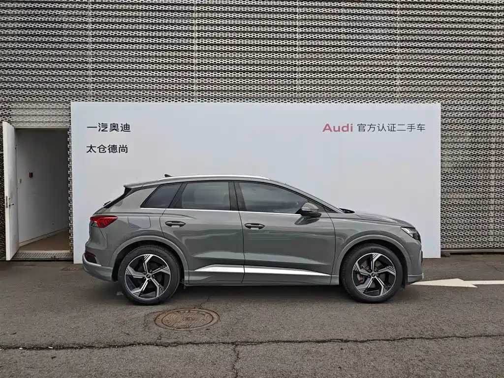 AUDI Q4 E TRON