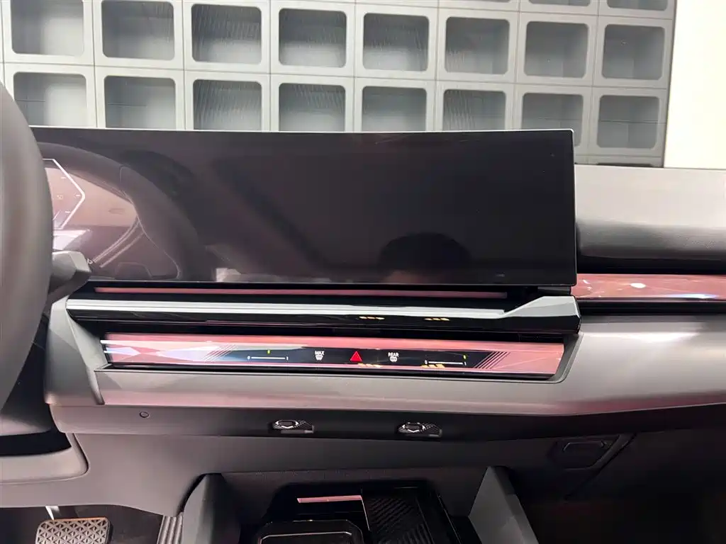 BMW 5 Series 2025 530Li Leading M Sport Package фото 16
