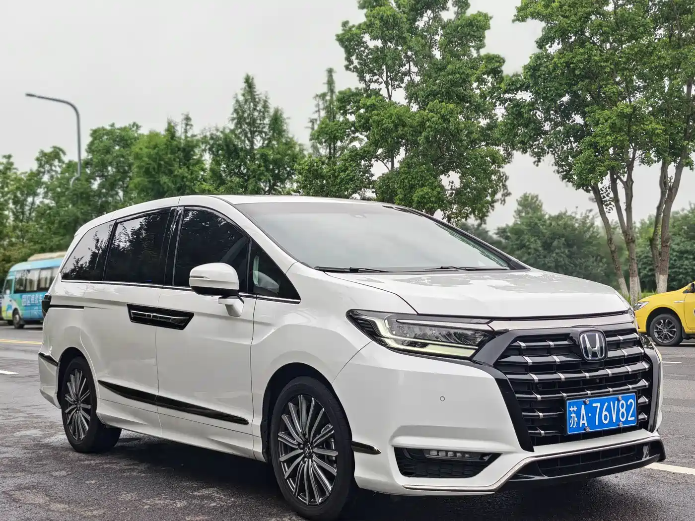 Honda Elysion 2022 2.0L e:HEV Supreme Edition фото 3