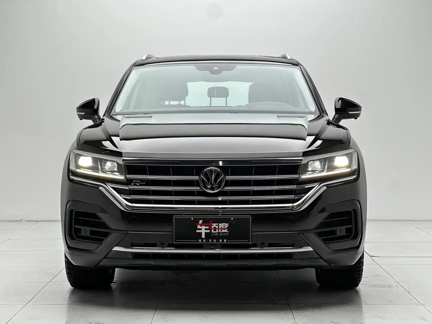 Volkswagen Touareg 2019 3.0TSI Sharp Edge Edition China VI фото 2
