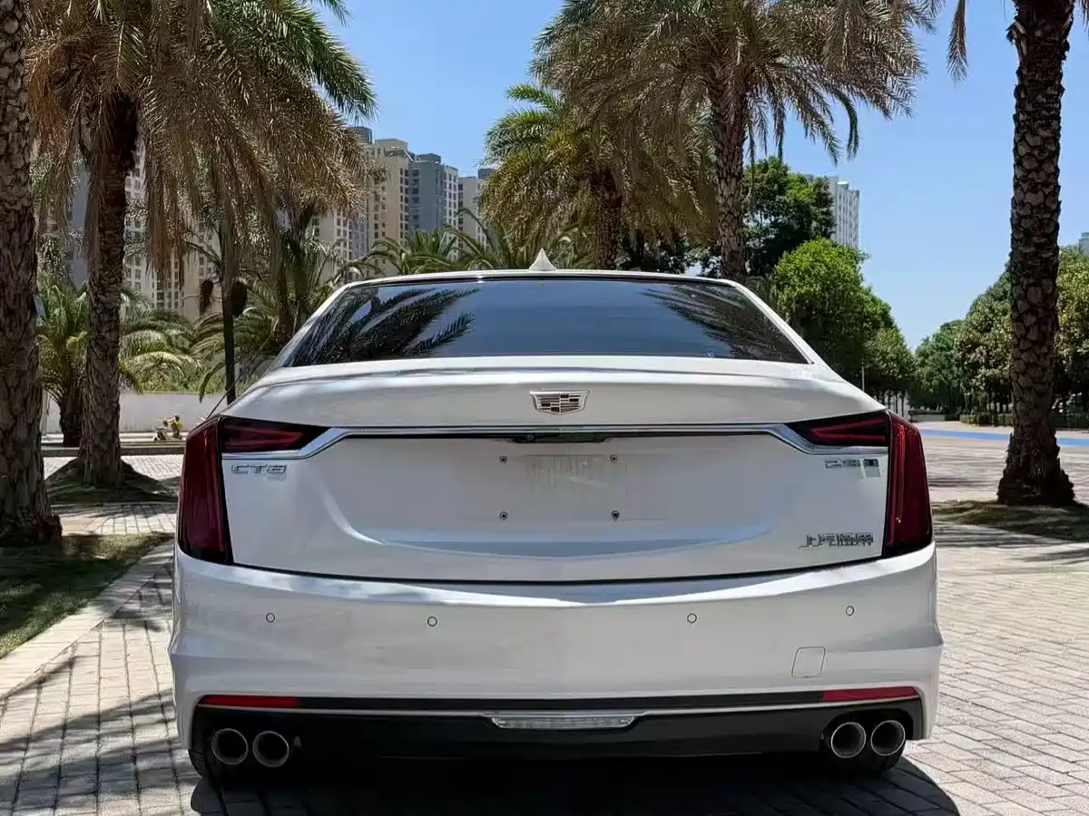 CADILLAC CT6