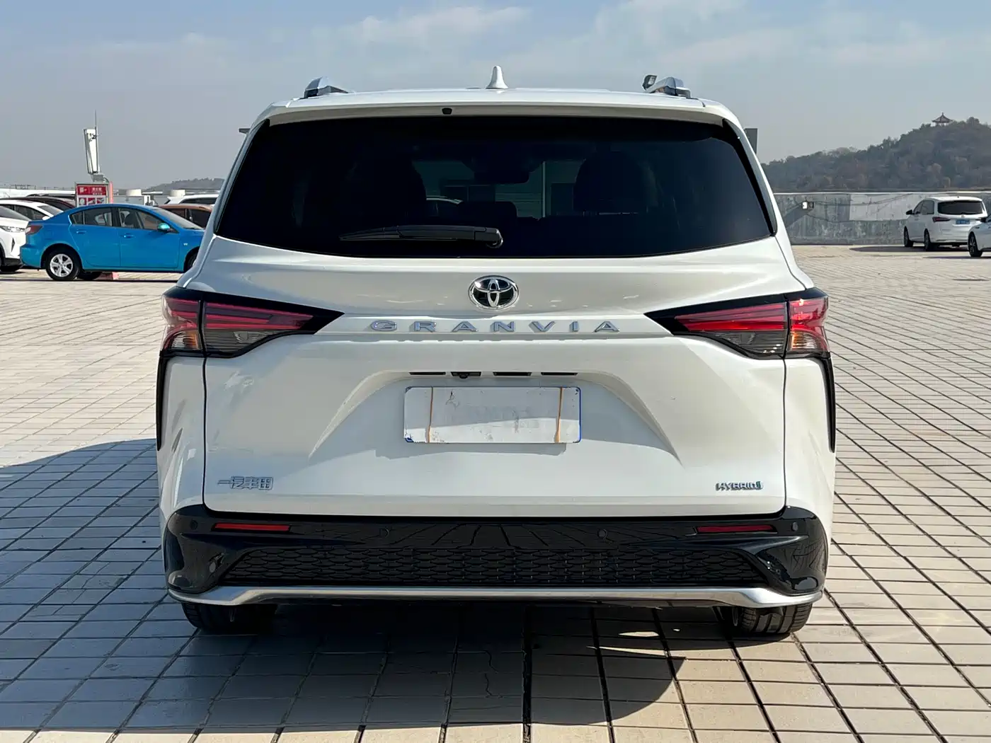 Toyota Granvia 2023 2.5L Hybrid Prestige PLUS Edition фото 16