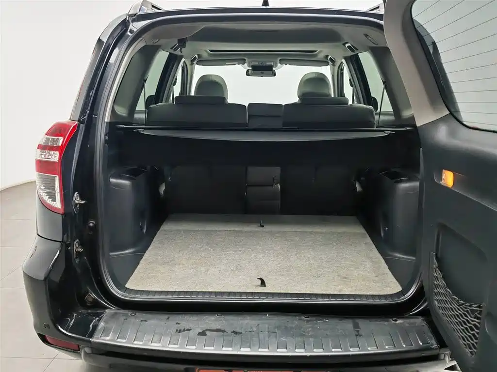 Photo 16 - Toyota RAV4 Rongfang