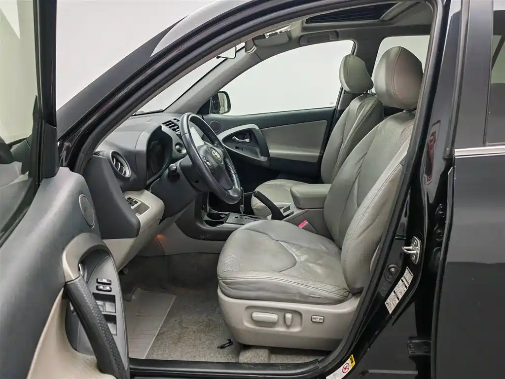 Photo 10 - Toyota RAV4 Rongfang